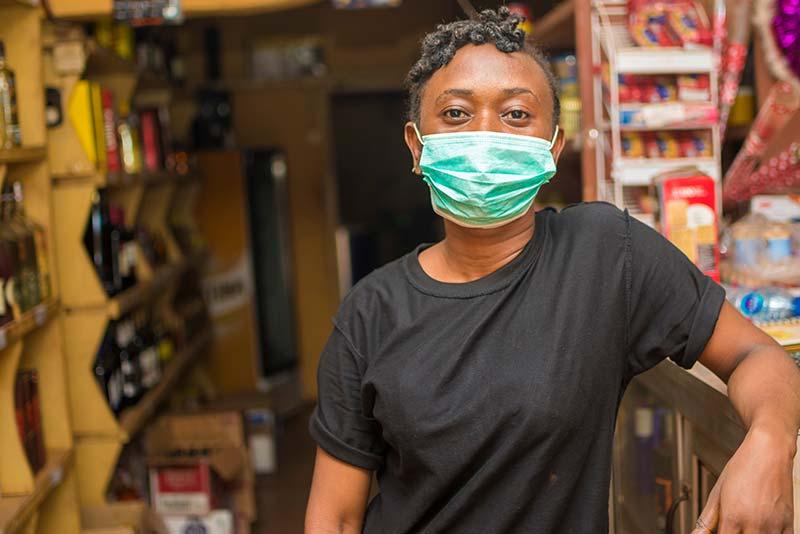 Une vendeuse en Afrique.
