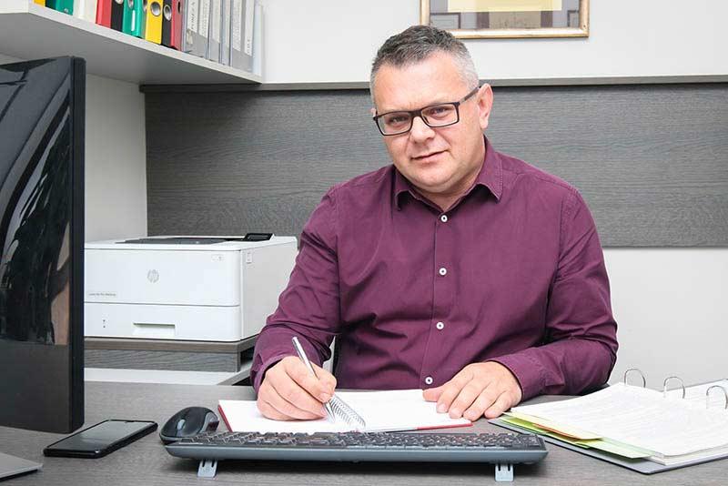Aleksandar Vasić at his office in Šabac.
