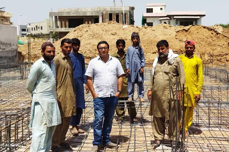 Kashif Khan with his team.