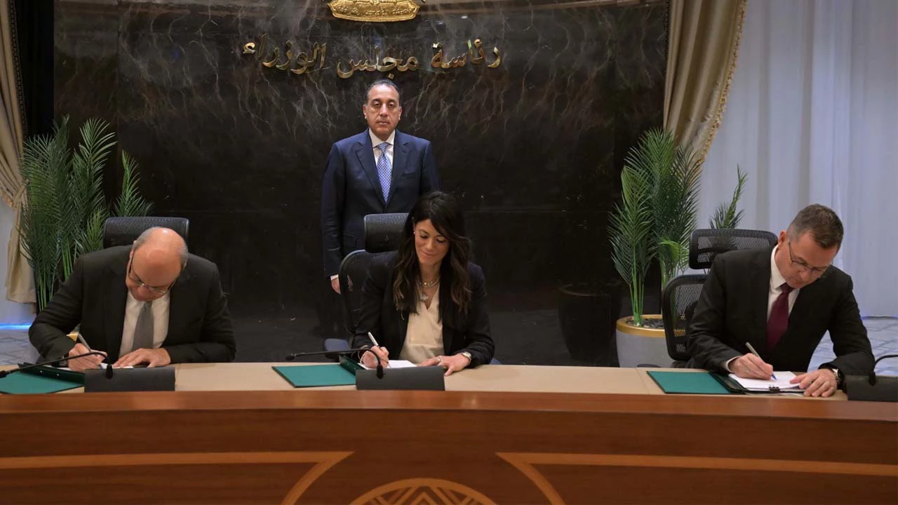 IFC and the Government of Egypt - represented by Sérgio Pimenta, IFC Vice President for Africa; Dr. Sameh Elhefny, Egyptian Minister of Civil Aviation; and Dr. Rania Al-Mashat, Egyptian Minister of Planning, Economic Development, and International Cooperation - sign an advisory agreement to introduce private sector participation at 11 Egyptian airports. 